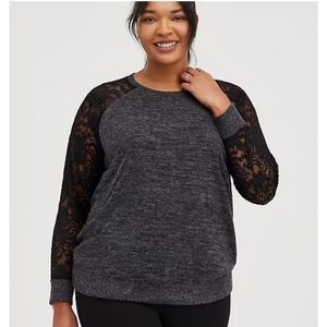 NWOT Torrid Gray Sweatshirt w/Black Lace Sleeves, Size 5.